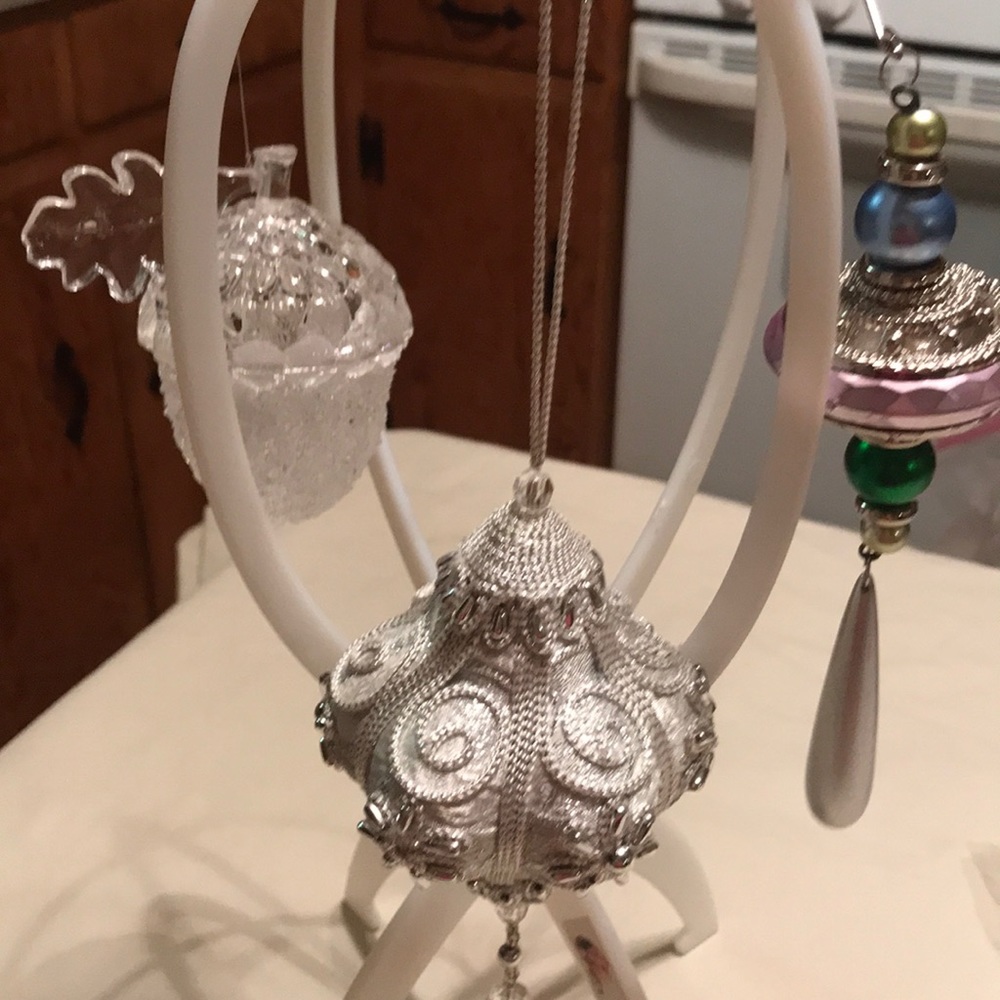 Beautiful Silver/clear Christmas ornaments